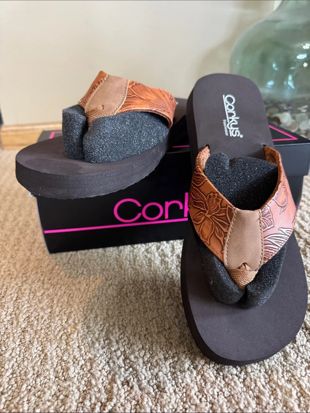 NWT-Corkys Summer Flower Embossed Flip flop Sz 10